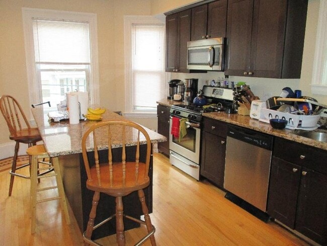 Building Photo - Renovated 5 Bed in Brighton – Central Air – W/D in Unit – 9/1 Move-In