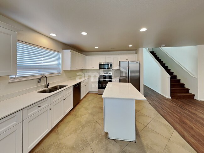 Photo - 466 E Penny Ln