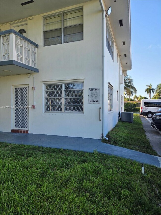 Building Photo - 101 NW 204th St Unit 17X Rental