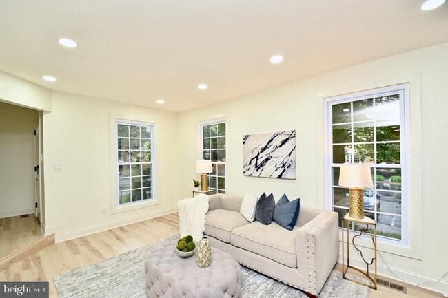 Photo - 4702 Forestdale Dr