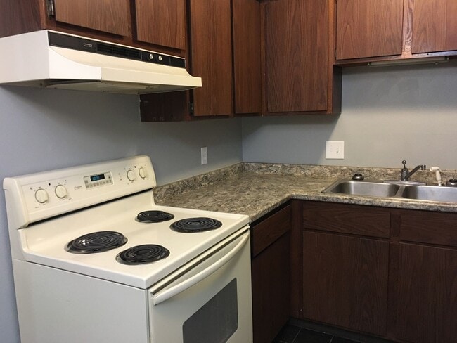 Cobblestone Circle Apartments