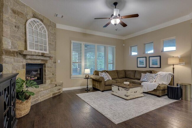 Photo - 308 Duffy Ln