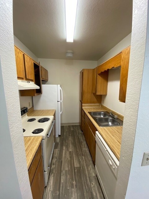 Kitchen - Desert Springs Apartments