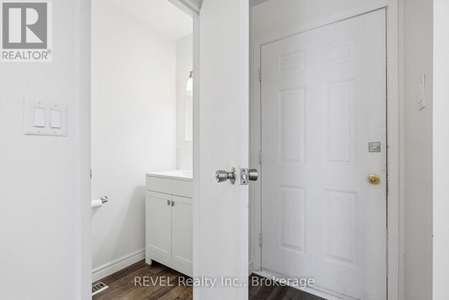 Photo - 8136 Coventry Rd