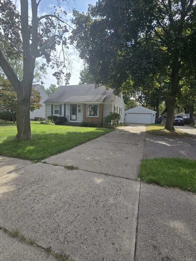 Photo - 38 E 32nd St