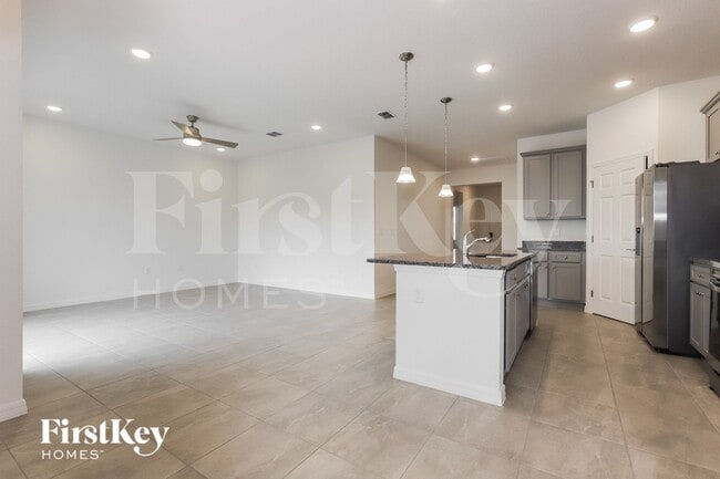 Photo - 425 Reina Wy