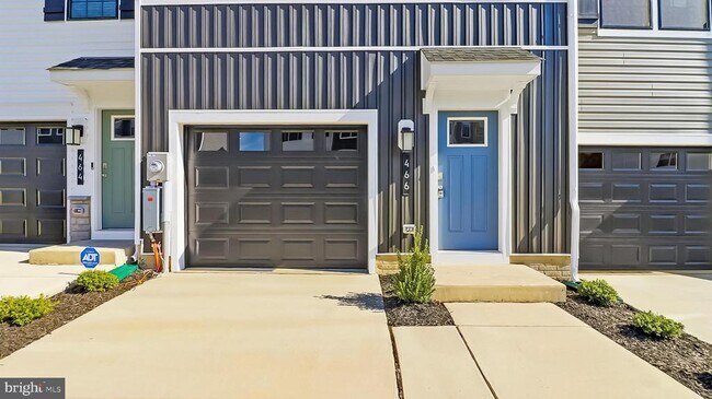 Photo - 466 Still Feather Ave