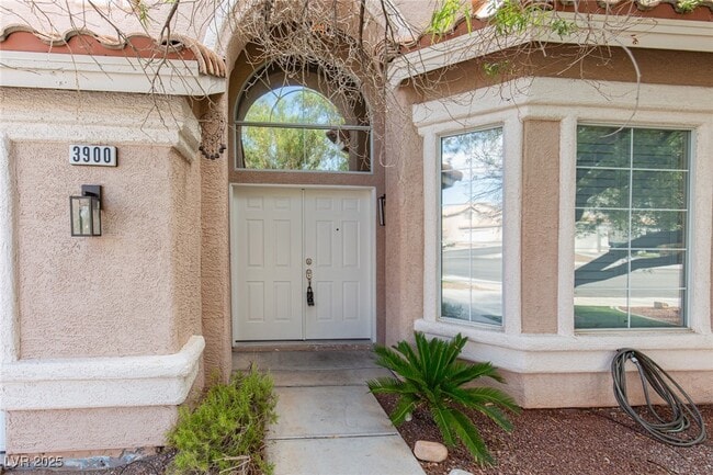 Photo - 3900 Triora St