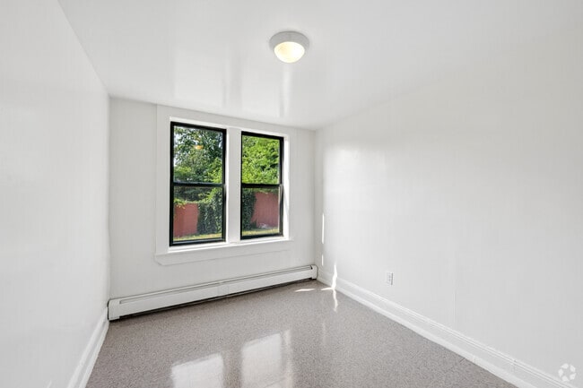 1BR, 1BA - 518SF - Bedroom
