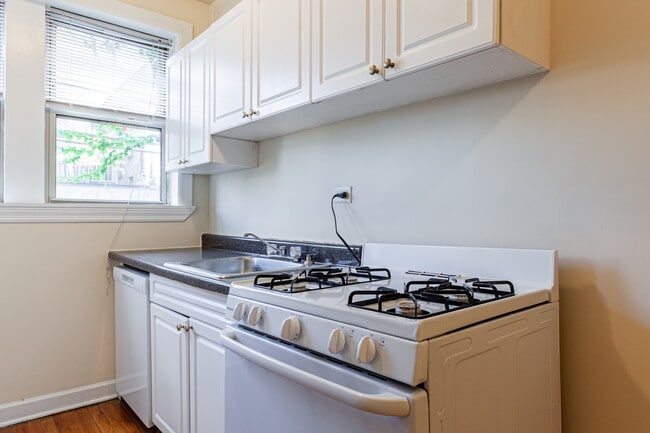 Photo - 540 W Aldine Ave Unit 2