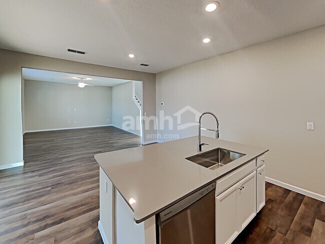 Photo - 219 Hemlock Pt