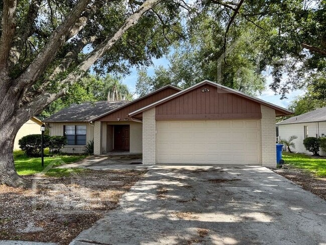 Building Photo - 17633 Meadowbridge Dr