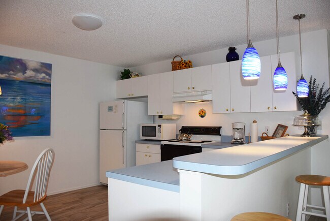 full kitchen - 225 Montoya Dr