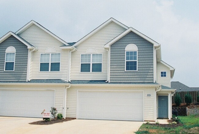 Building Photo - 205 Clusters Cir Rental