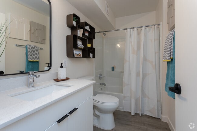 1BR, 1BA - 680 SF