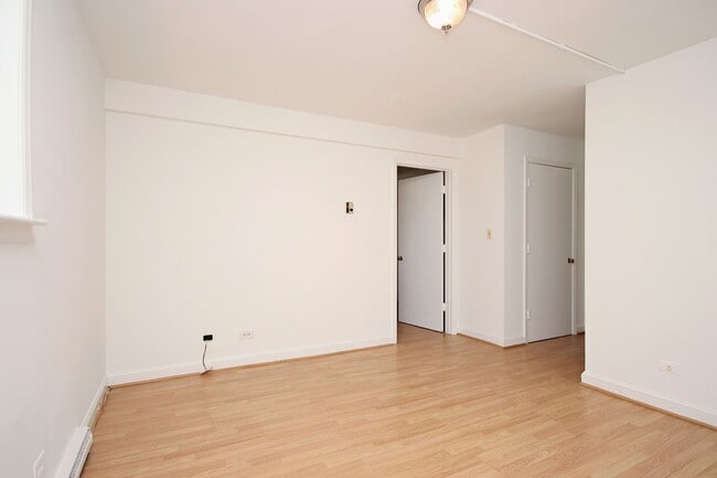 Photo - Student-Friendly Apartment Near Data School of Science Unit Ivy Rd 2114 #13