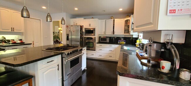 Photo - 3079 145A St