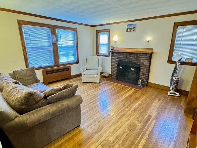 36 Colwell Ave Unit 1