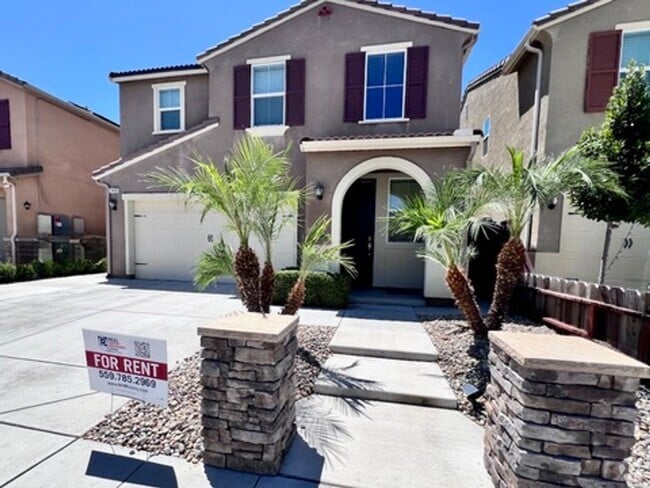 Building Photo - $2,595 AShlan & Leonard, 3 Bedroom Home - ...