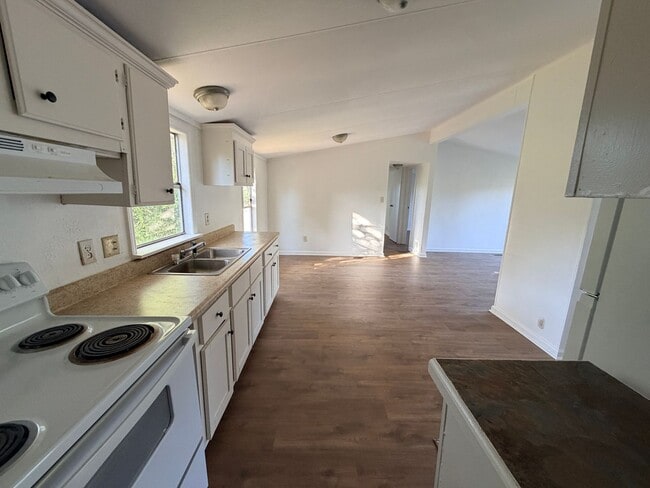 Photo - Updated 3-Bedroom Mobile Home with Modern Finishes in Valdosta