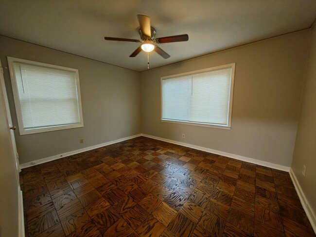 Photo - Beautifully updated home in U of M!