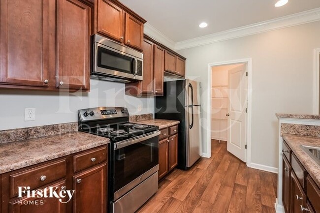 Photo - 975 Treymont Way SW