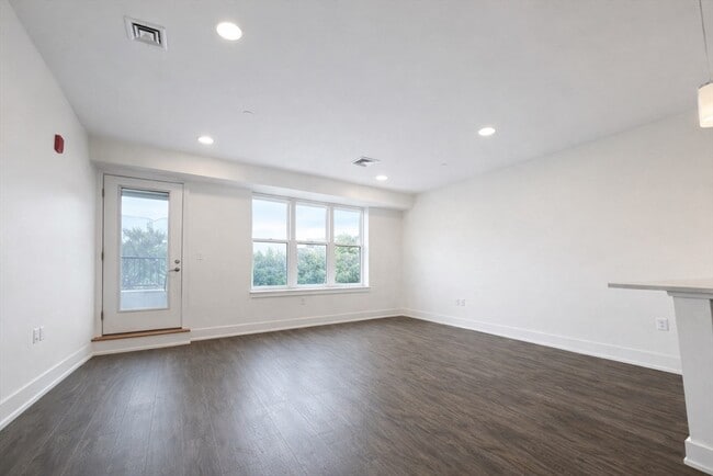 Building Photo - 20 Penniman Rd Unit 201