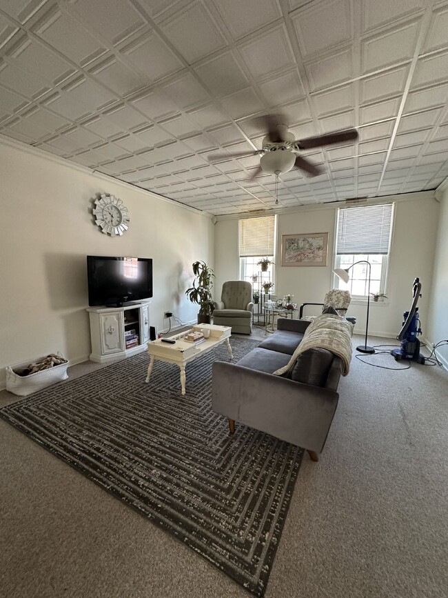 Photo - 3 Bed 1 Bath overlooking historic Grand Av...