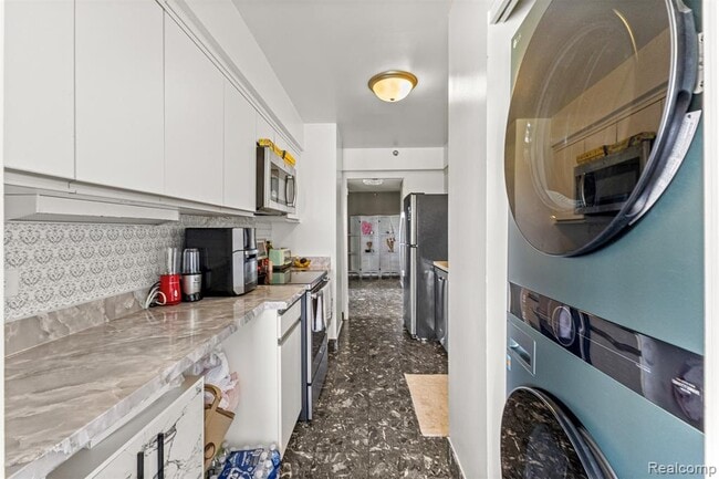 Photo - 5000 Town Center Dr