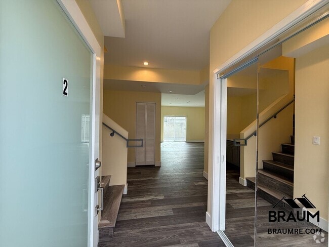 Building Photo - 1541 Franklin St Unit 2 Rental
