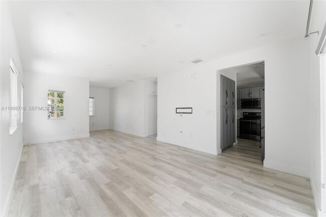 Photo - 379 NE 31st Ave