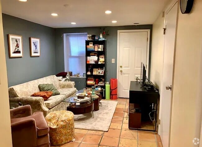 Building Photo - 1610 N Wolcott Ave Unit Garden Rental