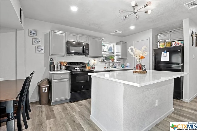 Photo - 1802 Leisha Dr