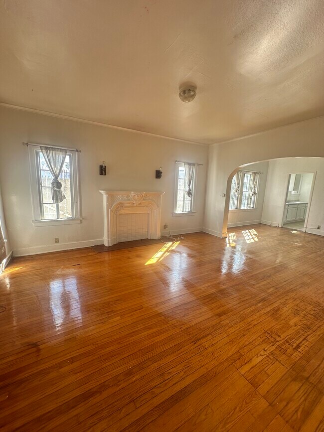 Photo - 1375 S Mansfield Ave Apartments