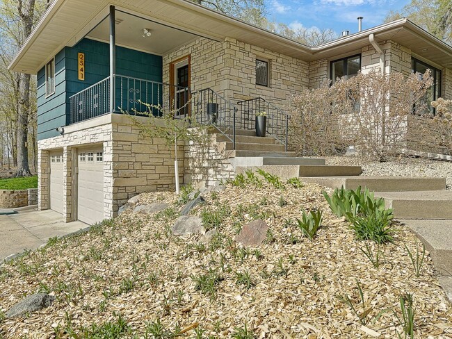 Photo - 2541 Lakewood Ln