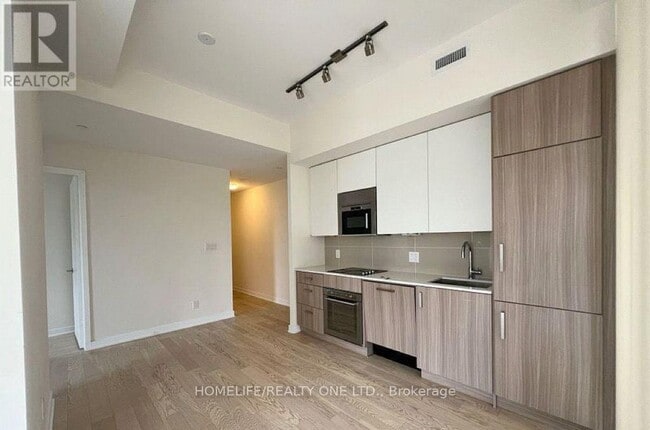 Photo - 17 Dundonald St Unit 705