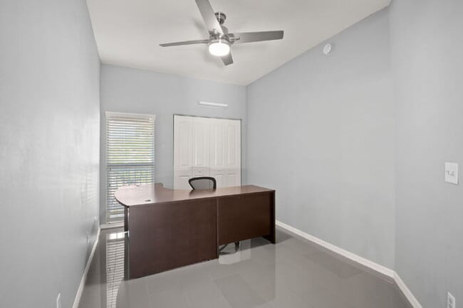 Photo - "Spacious 3-Bed, 2-Bath Condo Retreat in V... Unidad APT 16E