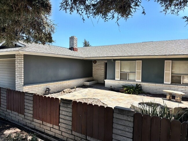 Photo - 1335 W Evergreen Ct