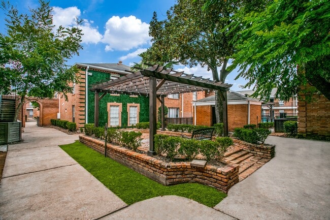 Bellaire Oaks Apartments