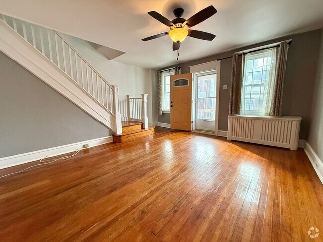 Building Photo - Charming 3-Bedroom Rowhome with Front and ...