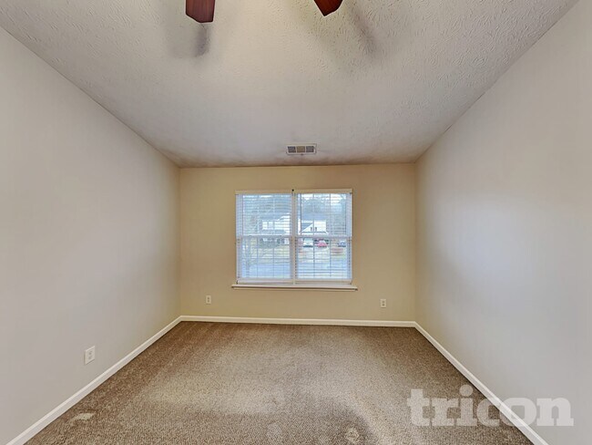 Photo - 156 Bridgestone Ln