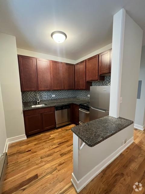 Building Photo - 1 bedroom in Chicago IL 60657 Rental