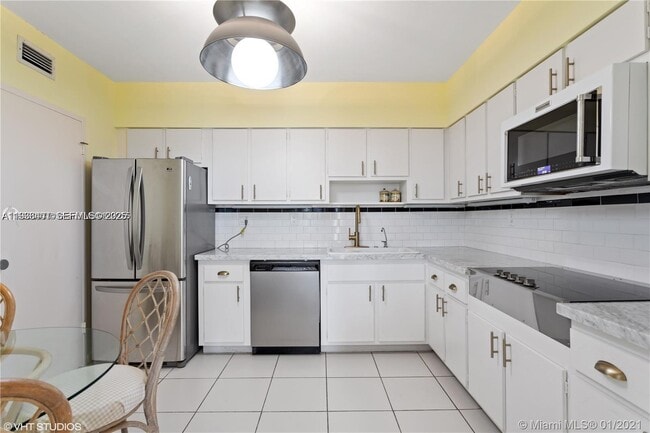 Photo - 9341 E Bay Harbor Dr Unit 6D