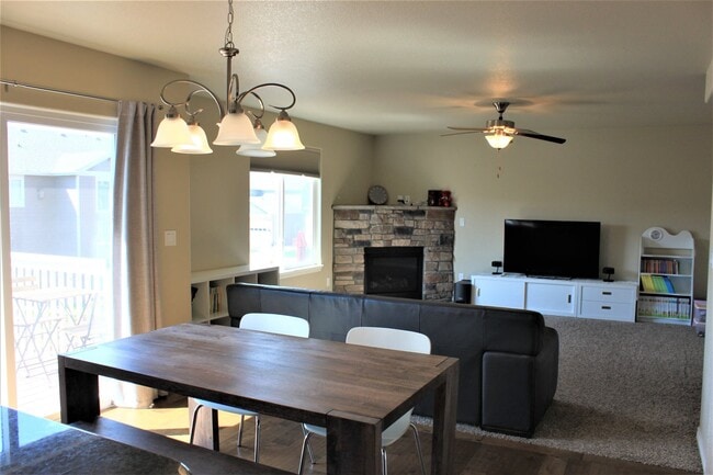 Photo - 835 Pistol River Way