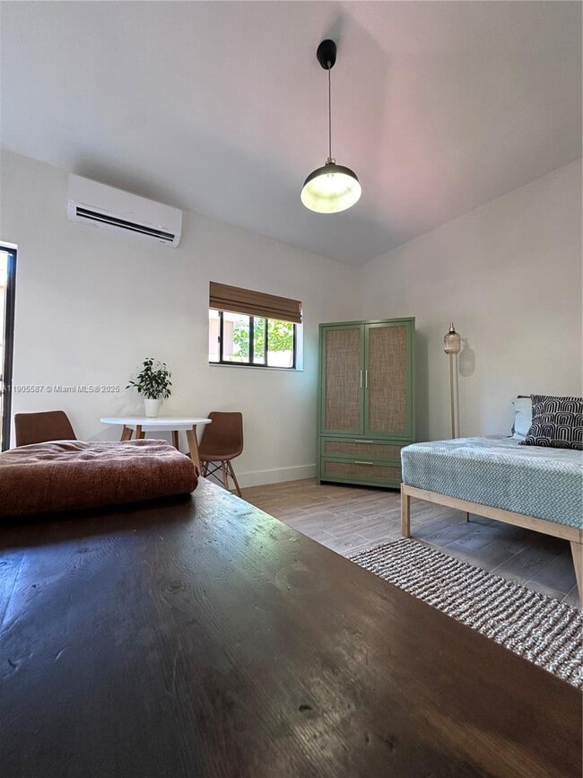 Photo - 52 NW 68th St