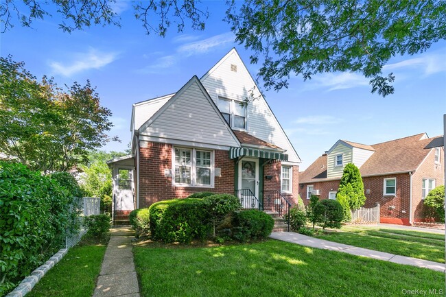 Building Photo - 82-51 257th St Unit 1