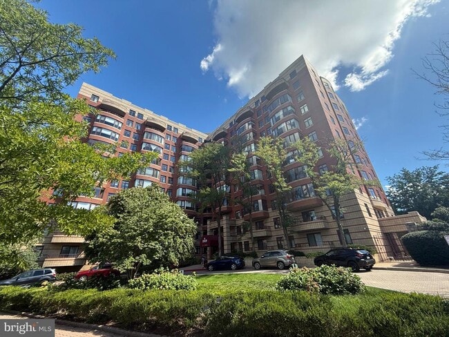 Building Photo - 2400 Clarendon Blvd Unit 607