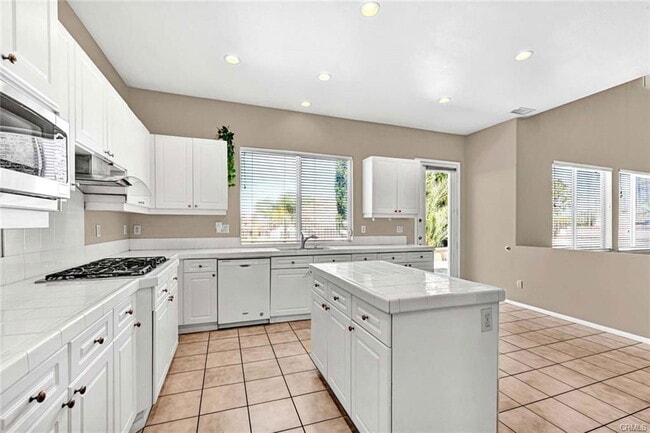 Photo - 23261 Castle Rock