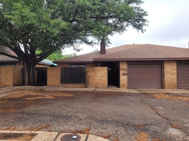 2 bed 2 bath townhome with 1 car garage - 2 bed 2 bath townhome with 1 car garage