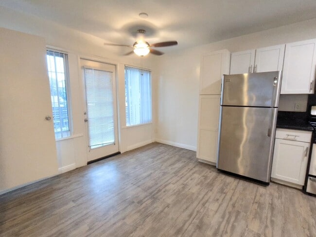 Photo - 3827 Girard Ave Unidad 1